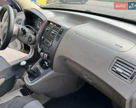 Черный Хендай Туксон, объемом двигателя 1.98 л и пробегом 196 тыс. км за 7999 $, фото 15 на Automoto.ua