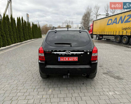 Черный Хендай Туксон, объемом двигателя 1.98 л и пробегом 205 тыс. км за 7950 $, фото 6 на Automoto.ua