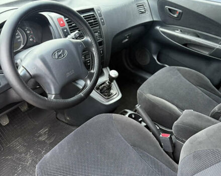 Чорний Хендай Туксон, об'ємом двигуна 2 л та пробігом 240 тис. км за 6888 $, фото 13 на Automoto.ua