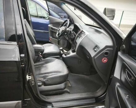 Черный Хендай Туксон, объемом двигателя 1.98 л и пробегом 189 тыс. км за 7800 $, фото 14 на Automoto.ua