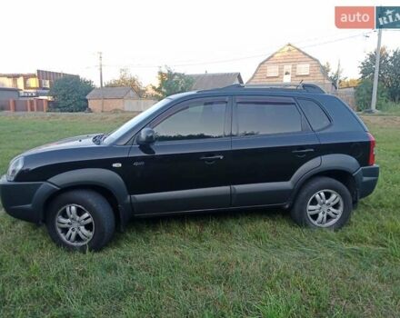 Черный Хендай Туксон, объемом двигателя 2 л и пробегом 440 тыс. км за 8000 $, фото 4 на Automoto.ua
