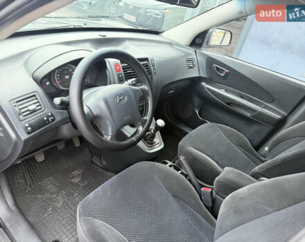 Чорний Хендай Туксон, об'ємом двигуна 2 л та пробігом 240 тис. км за 6888 $, фото 12 на Automoto.ua