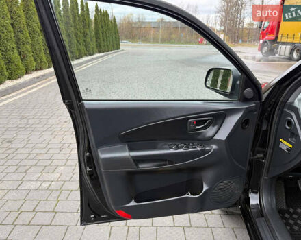 Черный Хендай Туксон, объемом двигателя 1.98 л и пробегом 205 тыс. км за 7950 $, фото 10 на Automoto.ua