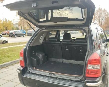 Черный Хендай Туксон, объемом двигателя 1.98 л и пробегом 214 тыс. км за 7700 $, фото 12 на Automoto.ua