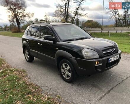 Чорний Хендай Туксон, об'ємом двигуна 1.98 л та пробігом 220 тис. км за 8000 $, фото 2 на Automoto.ua