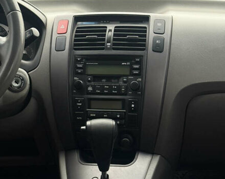 Чорний Хендай Туксон, об'ємом двигуна 2 л та пробігом 107 тис. км за 8500 $, фото 16 на Automoto.ua