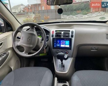 Черный Хендай Туксон, объемом двигателя 1.98 л и пробегом 290 тыс. км за 7000 $, фото 1 на Automoto.ua