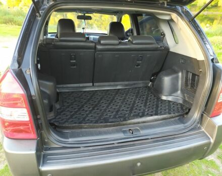 Черный Хендай Туксон, объемом двигателя 2 л и пробегом 162 тыс. км за 8500 $, фото 7 на Automoto.ua