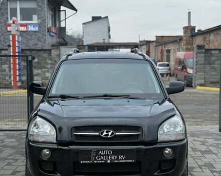 Чорний Хендай Туксон, об'ємом двигуна 2 л та пробігом 240 тис. км за 6888 $, фото 4 на Automoto.ua