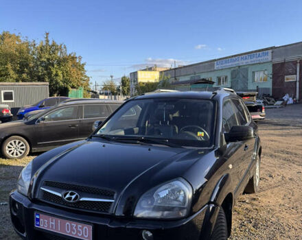 Черный Хендай Туксон, объемом двигателя 2 л и пробегом 215 тыс. км за 7900 $, фото 4 на Automoto.ua