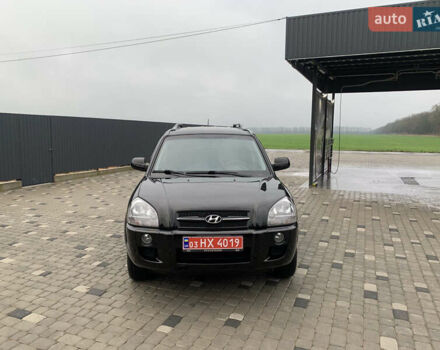 Черный Хендай Туксон, объемом двигателя 2 л и пробегом 198 тыс. км за 7500 $, фото 2 на Automoto.ua