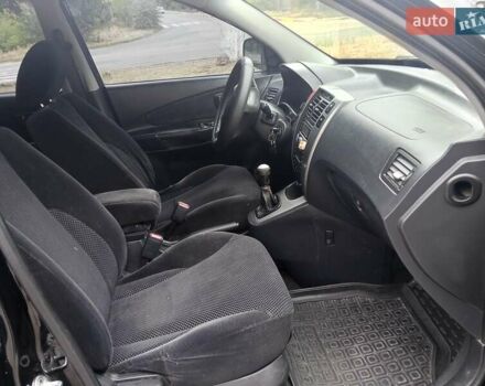 Черный Хендай Туксон, объемом двигателя 1.98 л и пробегом 157 тыс. км за 7500 $, фото 13 на Automoto.ua