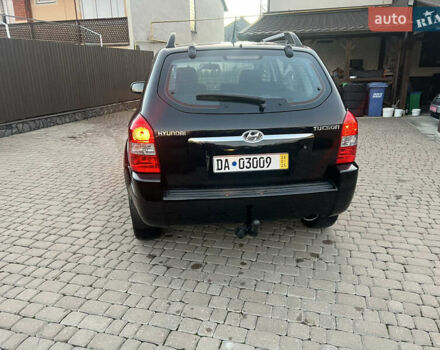 Черный Хендай Туксон, объемом двигателя 2 л и пробегом 276 тыс. км за 7450 $, фото 12 на Automoto.ua