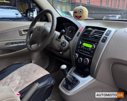 Черный Хендай Туксон, объемом двигателя 2 л и пробегом 170 тыс. км за 9200 $, фото 11 на Automoto.ua