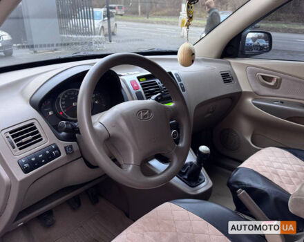 Черный Хендай Туксон, объемом двигателя 2 л и пробегом 170 тыс. км за 9200 $, фото 6 на Automoto.ua