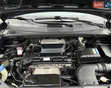 Черный Хендай Туксон, объемом двигателя 1.98 л и пробегом 239 тыс. км за 8700 $, фото 16 на Automoto.ua