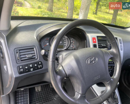 Чорний Хендай Туксон, об'ємом двигуна 2 л та пробігом 160 тис. км за 8800 $, фото 10 на Automoto.ua