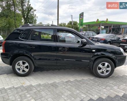 Черный Хендай Туксон, объемом двигателя 2 л и пробегом 137 тыс. км за 8400 $, фото 2 на Automoto.ua