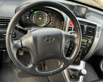 Черный Хендай Туксон, объемом двигателя 2 л и пробегом 210 тыс. км за 7850 $, фото 27 на Automoto.ua