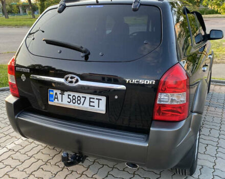 Черный Хендай Туксон, объемом двигателя 1.98 л и пробегом 254 тыс. км за 7700 $, фото 2 на Automoto.ua