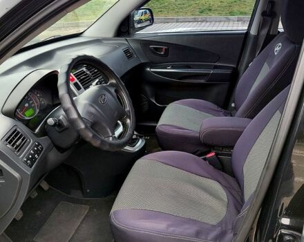 Чорний Хендай Туксон, об'ємом двигуна 2 л та пробігом 106 тис. км за 8350 $, фото 4 на Automoto.ua