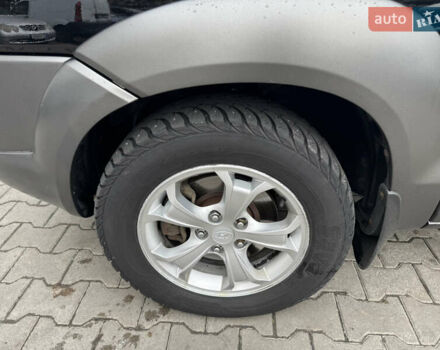 Черный Хендай Туксон, объемом двигателя 2 л и пробегом 157 тыс. км за 8900 $, фото 18 на Automoto.ua