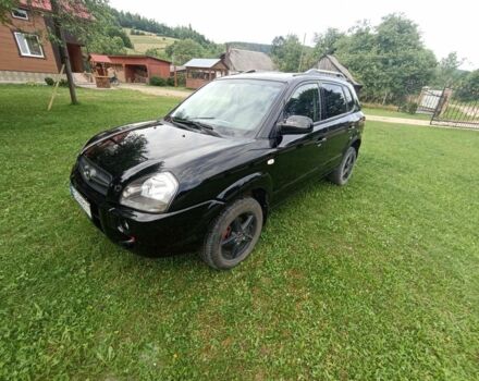 Черный Хендай Туксон, объемом двигателя 2 л и пробегом 220 тыс. км за 8200 $, фото 4 на Automoto.ua