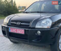 Черный Хендай Туксон, объемом двигателя 2 л и пробегом 250 тыс. км за 7950 $, фото 4 на Automoto.ua