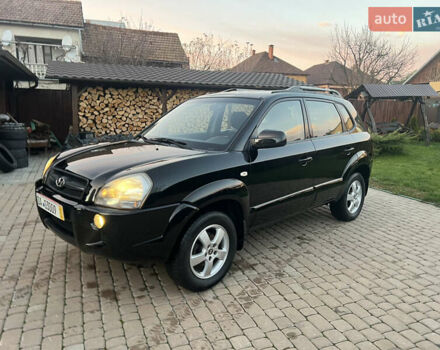 Черный Хендай Туксон, объемом двигателя 2 л и пробегом 276 тыс. км за 7450 $, фото 11 на Automoto.ua