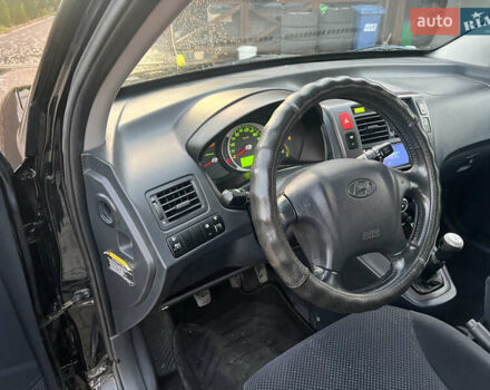 Черный Хендай Туксон, объемом двигателя 2 л и пробегом 276 тыс. км за 7450 $, фото 29 на Automoto.ua