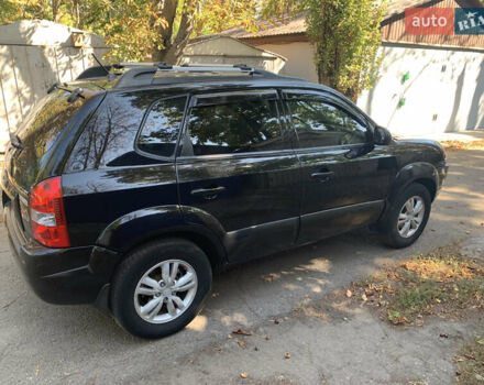 Черный Хендай Туксон, объемом двигателя 1.98 л и пробегом 260 тыс. км за 7777 $, фото 6 на Automoto.ua