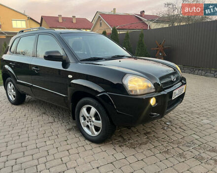 Черный Хендай Туксон, объемом двигателя 2 л и пробегом 276 тыс. км за 7450 $, фото 21 на Automoto.ua