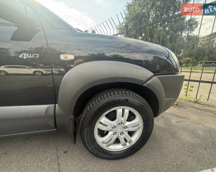 Черный Хендай Туксон, объемом двигателя 2 л и пробегом 218 тыс. км за 6700 $, фото 5 на Automoto.ua