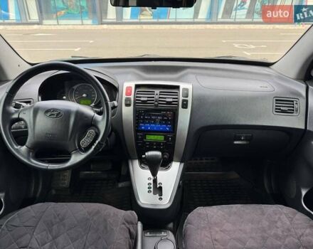 Черный Хендай Туксон, объемом двигателя 1.98 л и пробегом 202 тыс. км за 8350 $, фото 4 на Automoto.ua