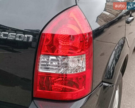Черный Хендай Туксон, объемом двигателя 2 л и пробегом 192 тыс. км за 7990 $, фото 8 на Automoto.ua