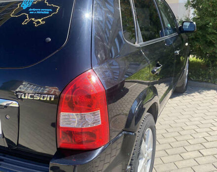Чорний Хендай Туксон, об'ємом двигуна 1.99 л та пробігом 230 тис. км за 8000 $, фото 4 на Automoto.ua