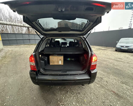 Чорний Хендай Туксон, об'ємом двигуна 2 л та пробігом 243 тис. км за 7999 $, фото 32 на Automoto.ua
