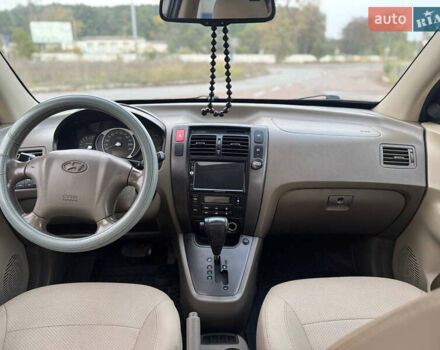 Черный Хендай Туксон, объемом двигателя 2 л и пробегом 361 тыс. км за 6499 $, фото 3 на Automoto.ua