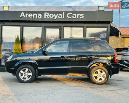 Чорний Хендай Туксон, об'ємом двигуна 2 л та пробігом 186 тис. км за 8300 $, фото 4 на Automoto.ua