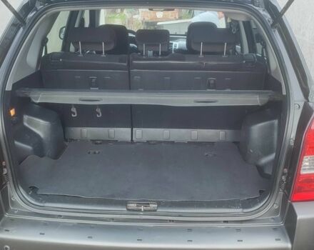 Чорний Хендай Туксон, об'ємом двигуна 2 л та пробігом 214 тис. км за 6000 $, фото 1 на Automoto.ua