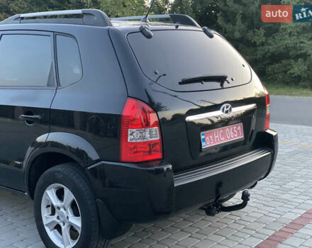 Черный Хендай Туксон, объемом двигателя 2 л и пробегом 250 тыс. км за 7950 $, фото 44 на Automoto.ua