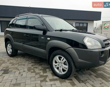 Чорний Хендай Туксон, об'ємом двигуна 2 л та пробігом 225 тис. км за 8000 $, фото 2 на Automoto.ua