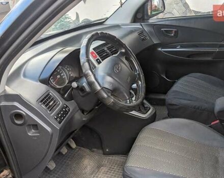 Черный Хендай Туксон, объемом двигателя 2 л и пробегом 163 тыс. км за 8100 $, фото 21 на Automoto.ua