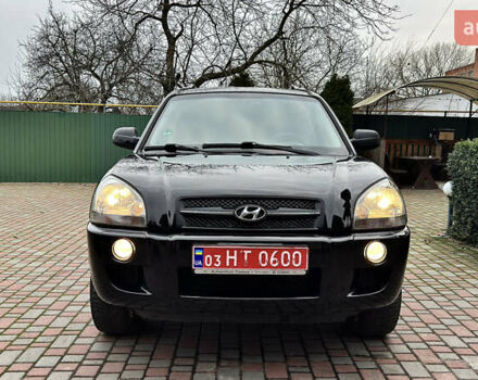 Чорний Хендай Туксон, об'ємом двигуна 2 л та пробігом 182 тис. км за 8299 $, фото 1 на Automoto.ua