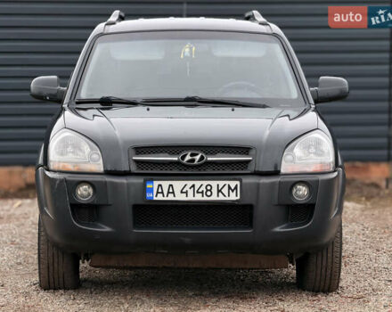 Черный Хендай Туксон, объемом двигателя 2 л и пробегом 252 тыс. км за 7200 $, фото 2 на Automoto.ua