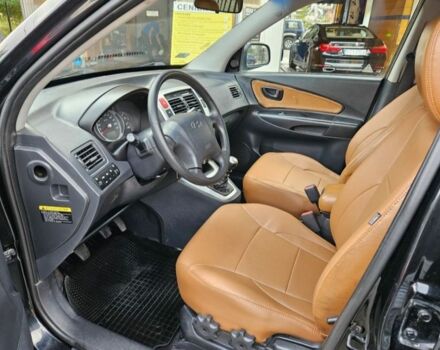 Черный Хендай Туксон, объемом двигателя 2 л и пробегом 287 тыс. км за 2400 $, фото 4 на Automoto.ua