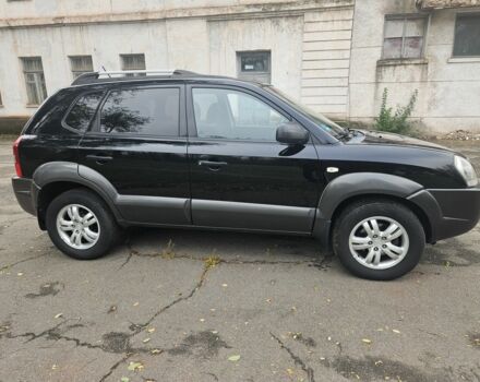 Чорний Хендай Туксон, об'ємом двигуна 2 л та пробігом 186 тис. км за 8300 $, фото 4 на Automoto.ua