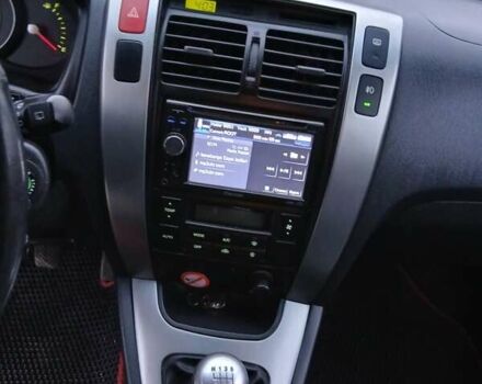 Черный Хендай Туксон, объемом двигателя 2 л и пробегом 230 тыс. км за 8000 $, фото 7 на Automoto.ua