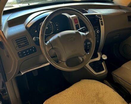 Чорний Хендай Туксон, об'ємом двигуна 2 л та пробігом 260 тис. км за 7700 $, фото 4 на Automoto.ua