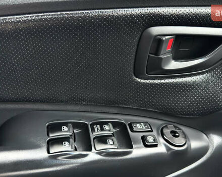 Чорний Хендай Туксон, об'ємом двигуна 2 л та пробігом 182 тис. км за 8299 $, фото 30 на Automoto.ua